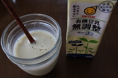 めっちゃたっぷりフルーツ青汁を豆乳で割る